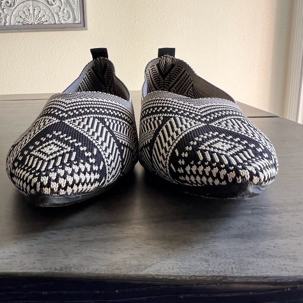 Black and Cream Pointed Slip-On Flats